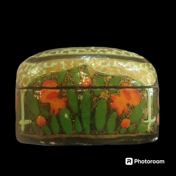 Vintage Intricately Handpainted And Lacquered Paper Mache Trinket Box - Picture 4 of 6